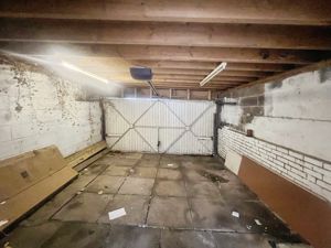 Garage- click for photo gallery